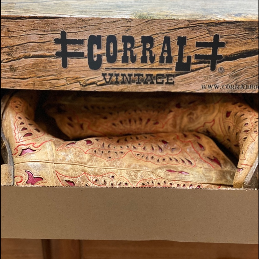 Corral Boots - Picture 5 of 6